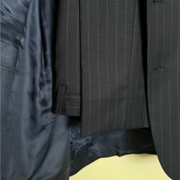 Hickey Freeman | 40R | Suit | Navy Jacket & Pants - Picture 8 of 8